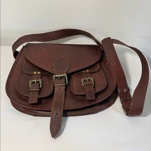 Leather Satchel Bag. Crossbody. Cognac brown. Lime green lining